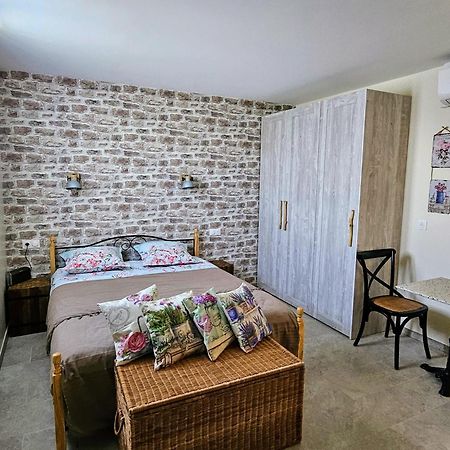 Charmant Studio Pres De La Plage Avec Jacuzzi Et Terrasse Privative Villeneuve-Loubet Exterior photo